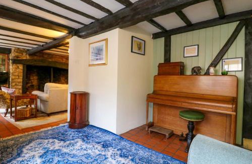 Harrold House | Clare's Cottage