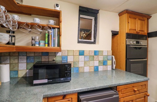 Harrold Cottage | CLARE'S COTTAGE, pet friendly, character holiday cottage in Harrold