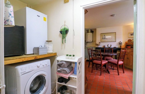 Harrold Cottage | CLARE'S COTTAGE, pet friendly, character holiday cottage in Harrold
