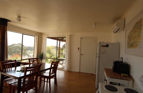 Emu Flat Cottage | Clare View COTTAGE (pet friendly) Sleep 4