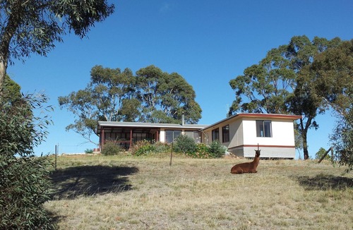 Emu Flat Cottage | Clare View COTTAGE (pet friendly) Sleep 4