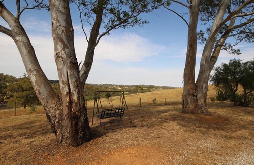 Emu Flat Cottage | Clare View COTTAGE (pet friendly) Sleep 4