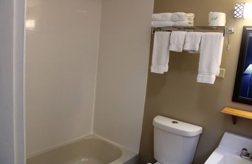 Claremont Hotel | Claremont Motor Lodge