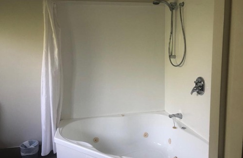 Hastings Hotel | Claremonte Motor Lodge