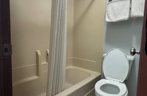 Claremore Hotel | Claremore Motor Inn