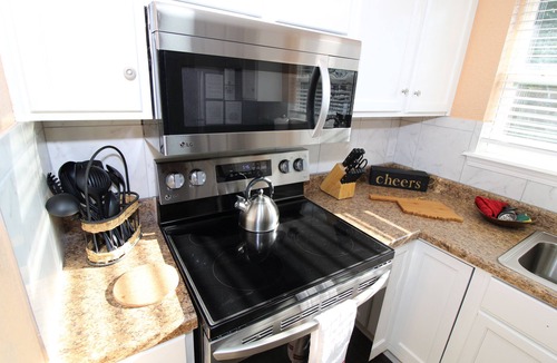 Claremore House | Claremore Whole House - Just Fully Remodeled - Dogs Allowed - No Checkout Chores