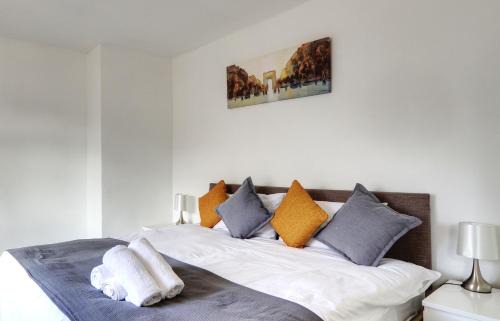 Burnt Oak House | Clarence Place