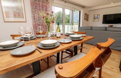 Nettlestone House | Claret