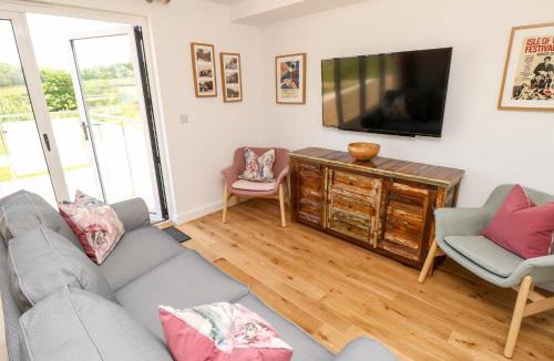 Nettlestone House | Claret