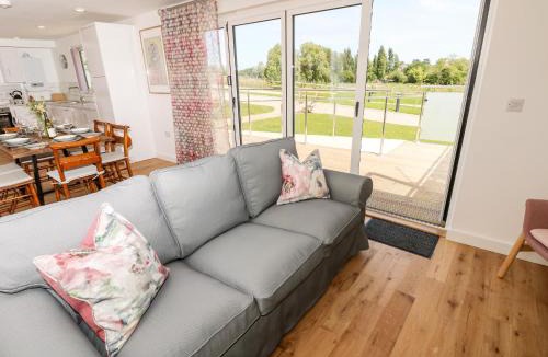 Nettlestone House | Claret