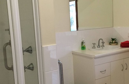 Clare Hotel | Clarevale Cottage B&B