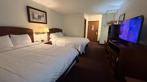 Clarion Hotel | clarion hometown inn