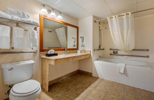 Dunkirk Hotel | Clarion Hotel Conference Center on Lake Erie
