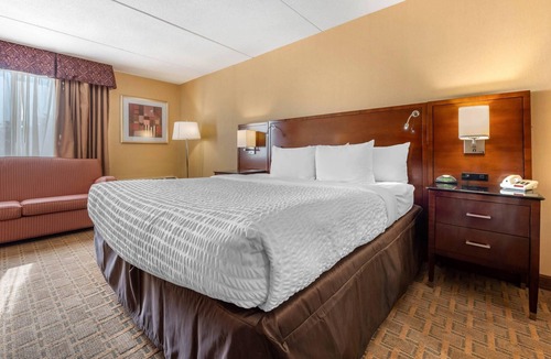 Dunkirk Hotel | Clarion Hotel Conference Center on Lake Erie