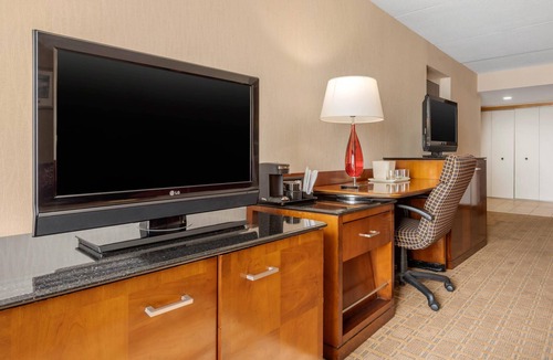 Dunkirk Hotel | Clarion Hotel Conference Center on Lake Erie