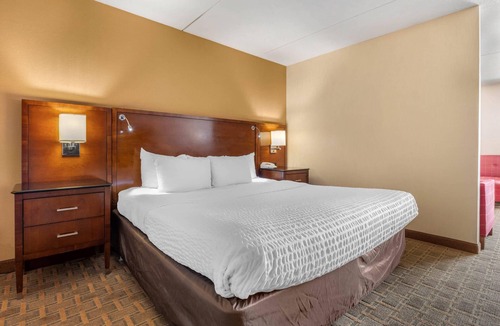 Dunkirk Hotel | Clarion Hotel Conference Center on Lake Erie