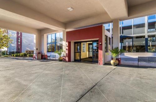 Jackson Hotel | Clarion Hotel Jackson Northwest