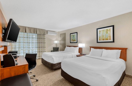 Brandon Hotel | Clarion Hotel & Suites