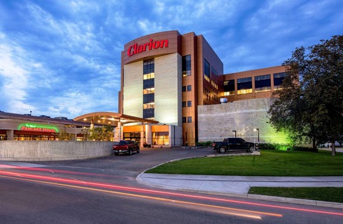 St. James Hotel | Clarion Hotel & Suites