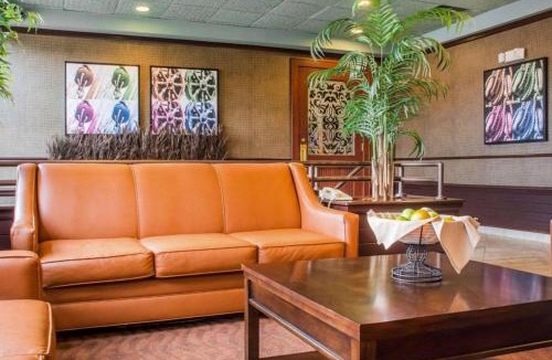 Oswego Hotel | Clarion Hotel & Suites Riverfront