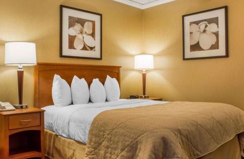 Oswego Hotel | Clarion Hotel & Suites Riverfront