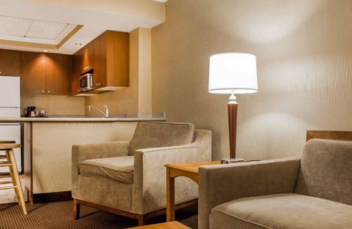 Oswego Hotel | Clarion Hotel & Suites Riverfront