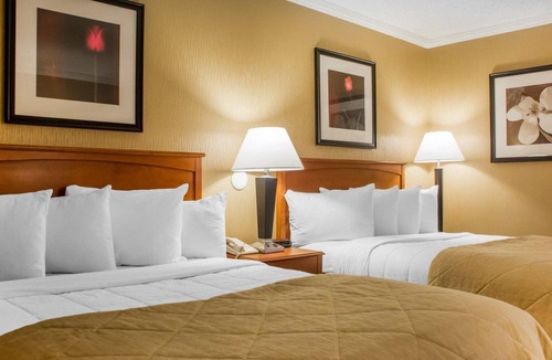 Oswego Hotel | Clarion Hotel & Suites Riverfront