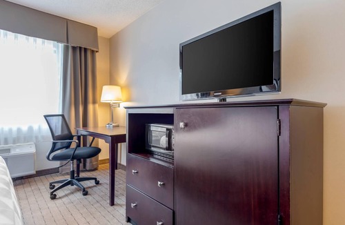Elmira Hotel | Clarion Inn Elmira-Horseheads