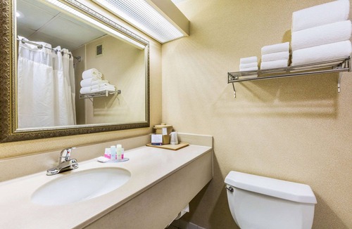 Frederick Hotel | Clarion Inn Frederick Event Center