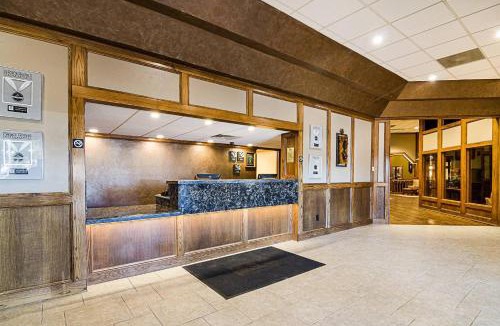 Garden City Hotel | Clarion Inn Garden City