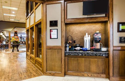 Garden City Hotel | Clarion Inn Garden City