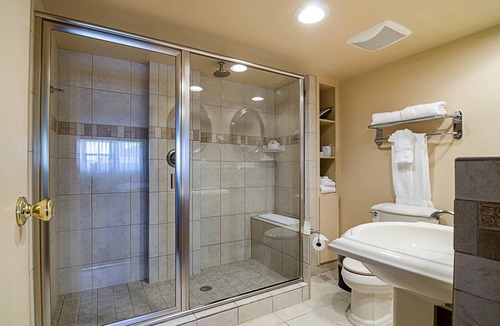 Garden City Hotel | Clarion Inn Garden City
