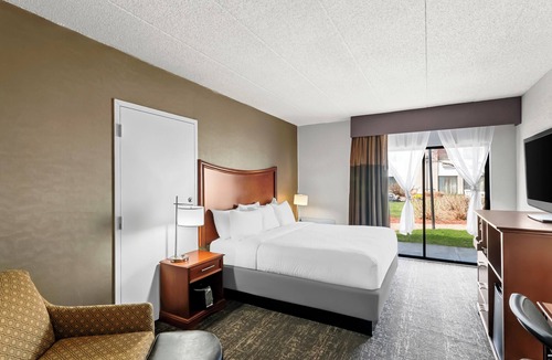 North Haven Hotel | Clarion Inn North Haven - New Haven North