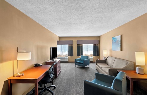 North Haven Hotel | Clarion Inn North Haven - New Haven North