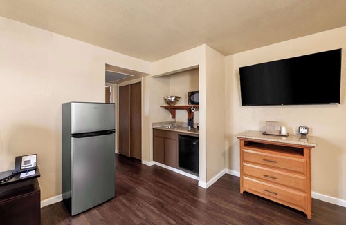 Sierra Vista Hotel | Clarion Inn Sierra Vista near Ft. Huachuca