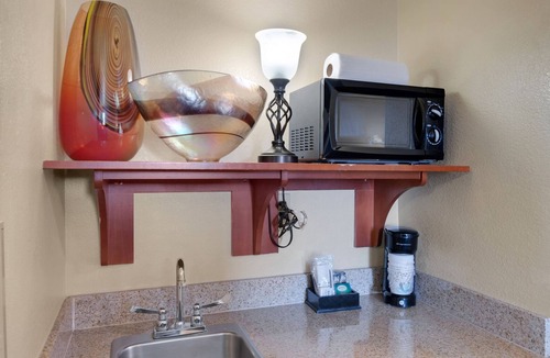 Sierra Vista Hotel | Clarion Inn Sierra Vista near Ft. Huachuca
