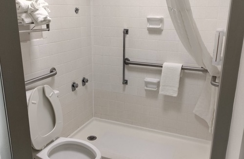 West Southern Pines Hotel | Clarion Inn Southern Pines - Pinehurst