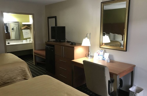 West Southern Pines Hotel | Clarion Inn Southern Pines - Pinehurst