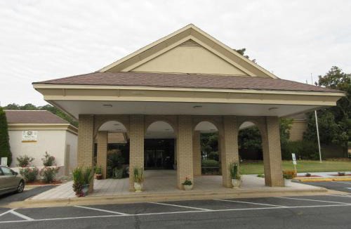 West Southern Pines Hotel | Clarion Inn Southern Pines - Pinehurst