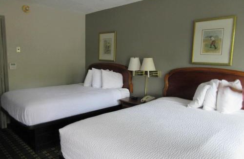 West Southern Pines Hotel | Clarion Inn Southern Pines - Pinehurst