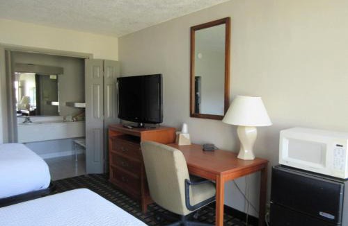 West Southern Pines Hotel | Clarion Inn Southern Pines - Pinehurst