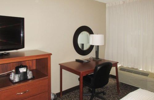 Cortland Hotel | Clarion Inn & Suites Cortland - University Area
