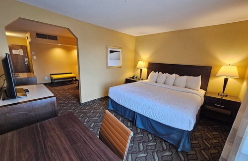 Roswell Hotel | Clarion Inn & Suites Roswell