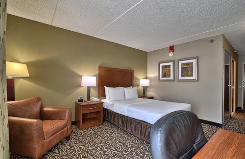 Cortland Hotel | Clarion Inn & Suites - University Area