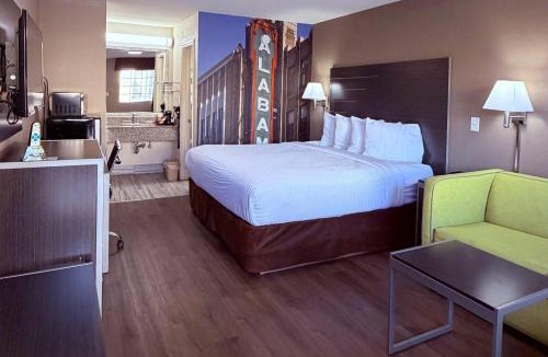 Athens Hotel | Clarion Pointe Athens I-65