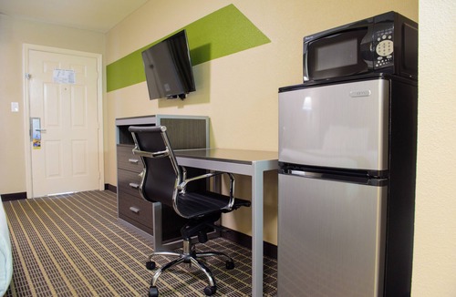 Athens Hotel | Clarion Pointe Athens I-65