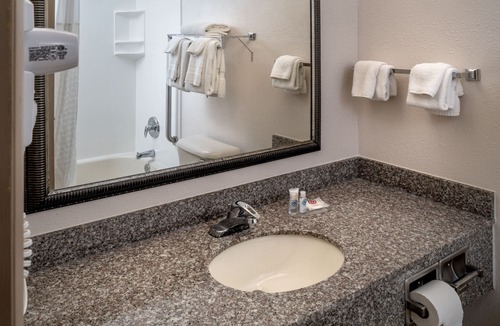 Beckley Hotel | Clarion Pointe Beckley