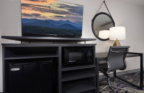 Asheville Hotel | Clarion Pointe Biltmore Village
