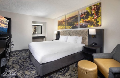 Asheville Hotel | Clarion Pointe Biltmore Village