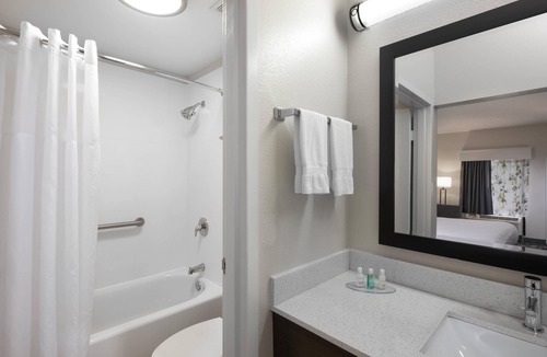 Asheville Hotel | Clarion Pointe Biltmore Village